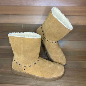 Sanuk Toasty Tails Tan Suede Boots - Womans size 8